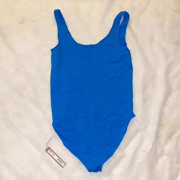 SKIMS Tops - SKIMS ESSENTIAL SCOOP NECK BODYSUIT- Color MYKONOS- size S/M- NEW